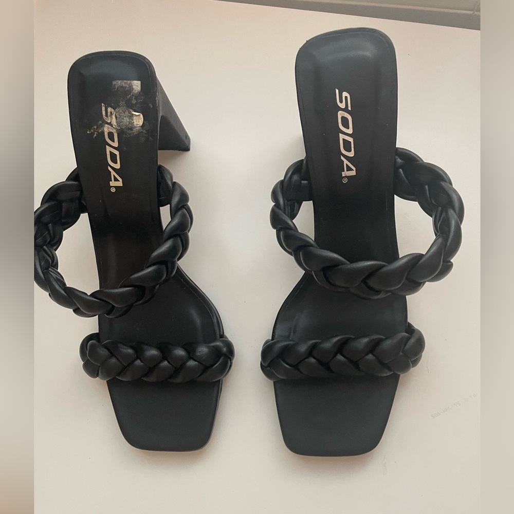 Black braided sandal with block heel